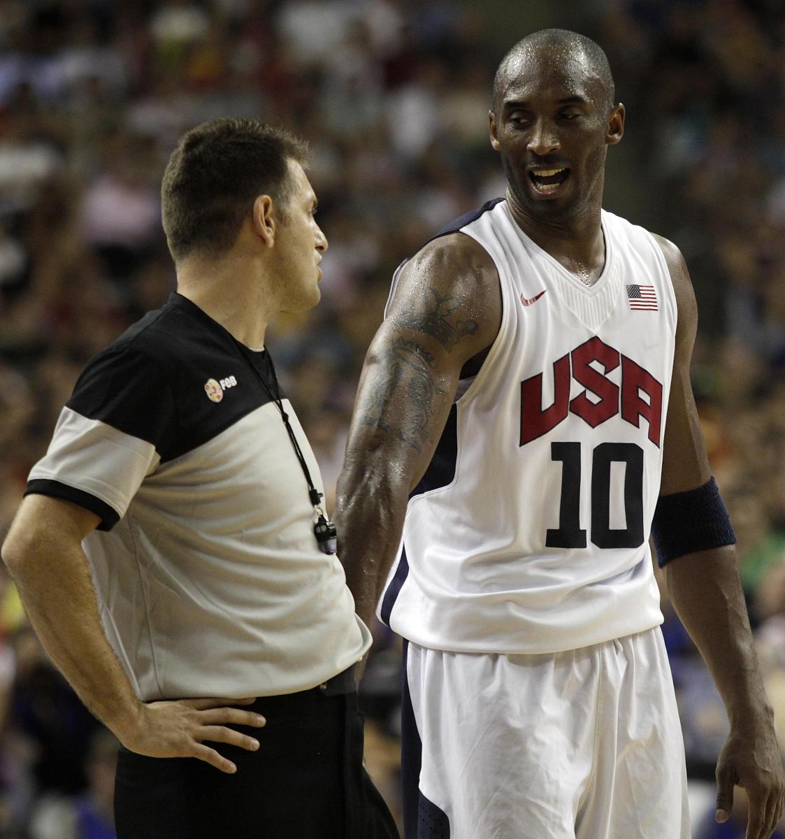 Ejemplo de oración usando 'shaking hands' | Vocabulario de acciones