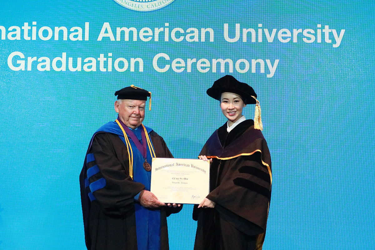 用西班牙语翻译以下内容要求语法正确。四、结语中西方中文教育与文化交流是一项重要的任务其对于中西方的相互理解与沟通具有重要的意义。在推进中西方中文教育与文化交流的过程中我们需要注重教学质量的提高加强中西方文化的交流优化教材内容等方面的工作以更好地推进中西方中文教育与文化交流的发展。