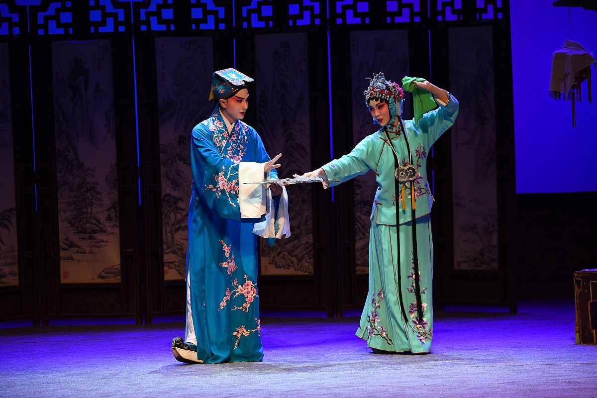 2019年8月21日,江苏苏州,广东汉剧《花灯案》演出.