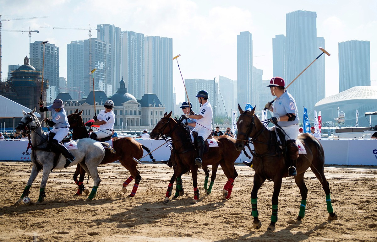 中国社会阶层分析：工人、农民、知识分子、中小资产阶级和资产阶级