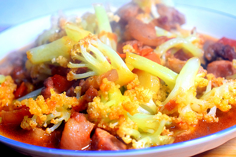 花菜和它一起炒、特别入味、简单又好吃、上桌就被抢光