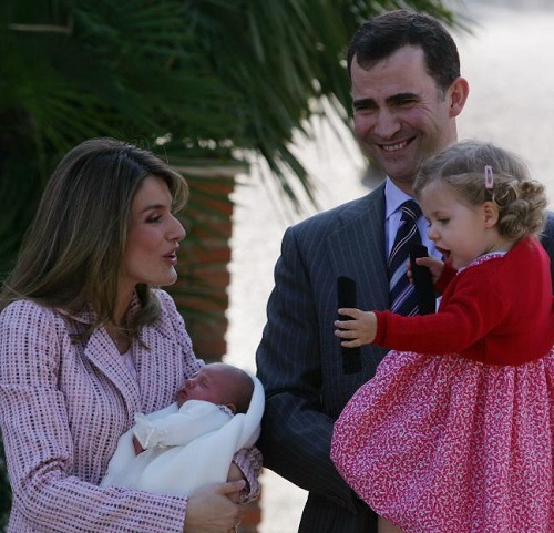 看完费利佩国王带孩子才发现,西班牙王后有多