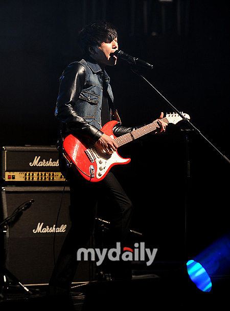 2012年3月26日,韩国音乐组合cnblue于上午在首尔举行了面向国内外媒体