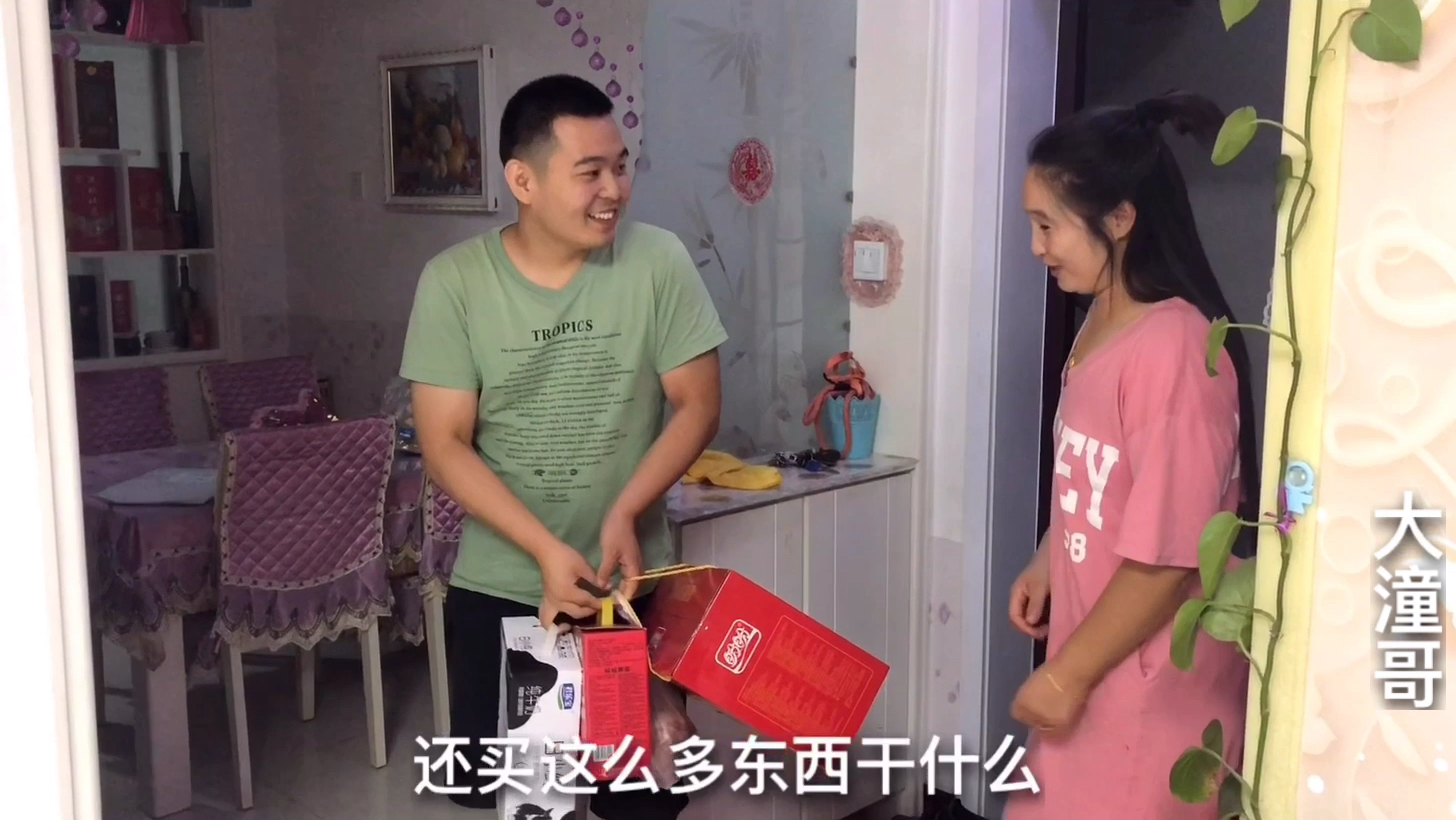 农村小伙看望丈母娘,只买了四件东西,丈母娘会满意吗