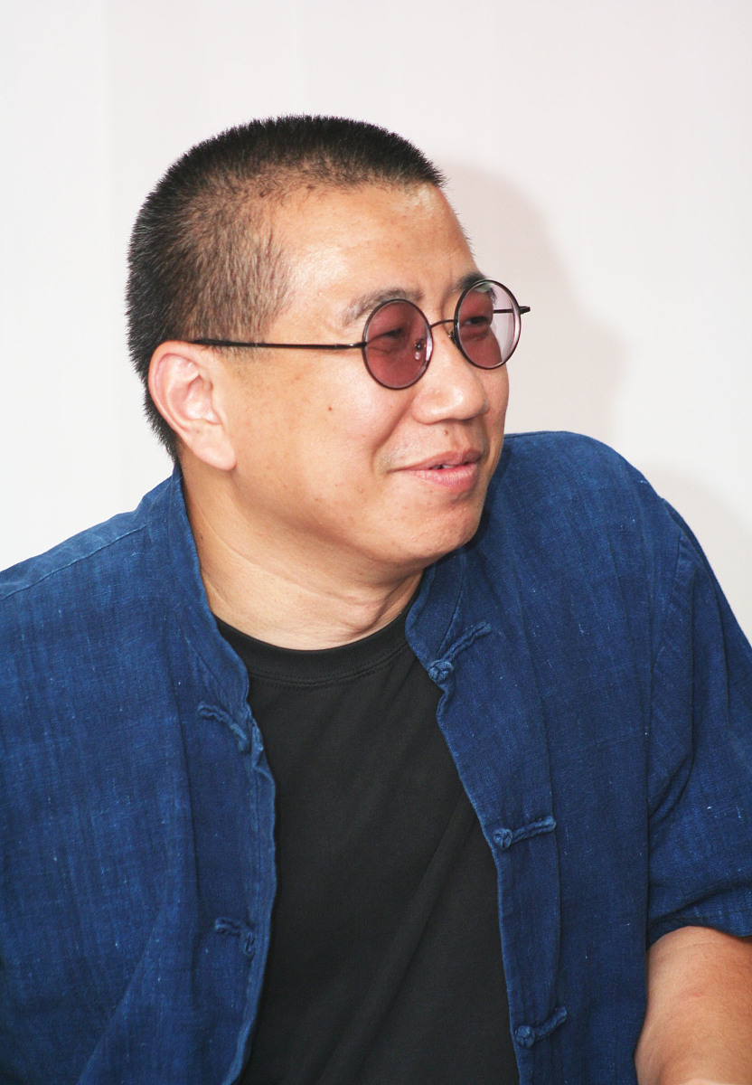 自己的出路无非有二：一是将来准备砍头坐牢这个她不怕;二是把她不死不活地养着这个难应付一点。是谁说的