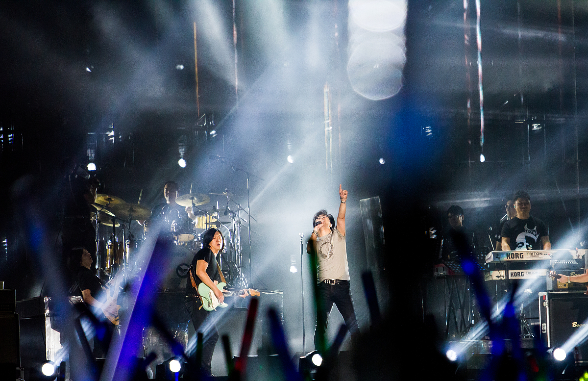 夜空中最亮的星 - 逃跑计划经典歌曲介绍