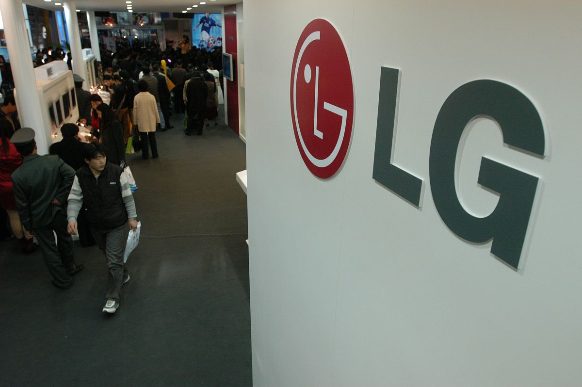 2004年11月6日,北京,lg电子的招牌.+++_+++lg