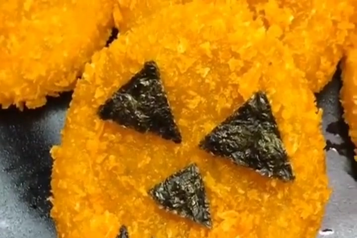 这么可爱搞怪的小南瓜饼你们吃过吗?好做美味,我家孩子的最爱