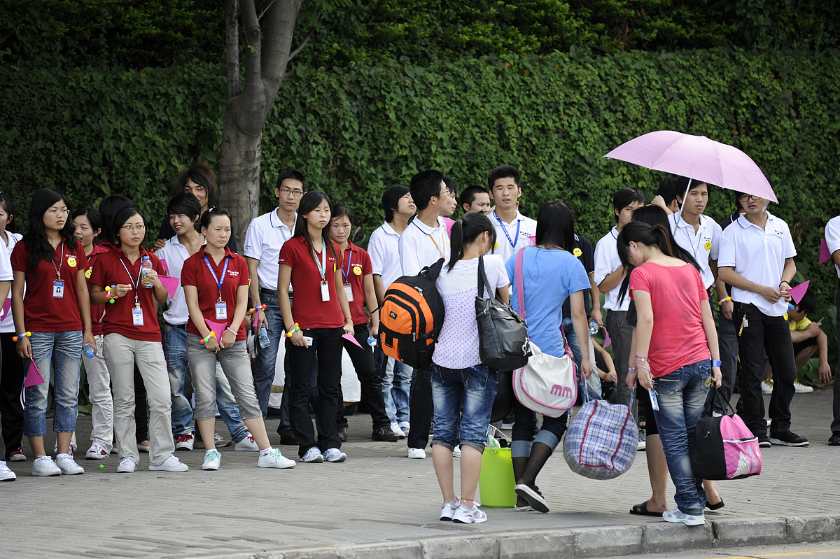 热爱生命：800字话题作文，感悟生命意义，拥抱积极人生