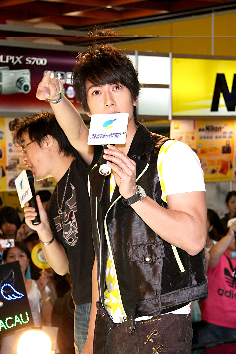 2008年8月1日,台北,吴尊出席自己所代言的在线游戏活动.+++_+++吴尊
