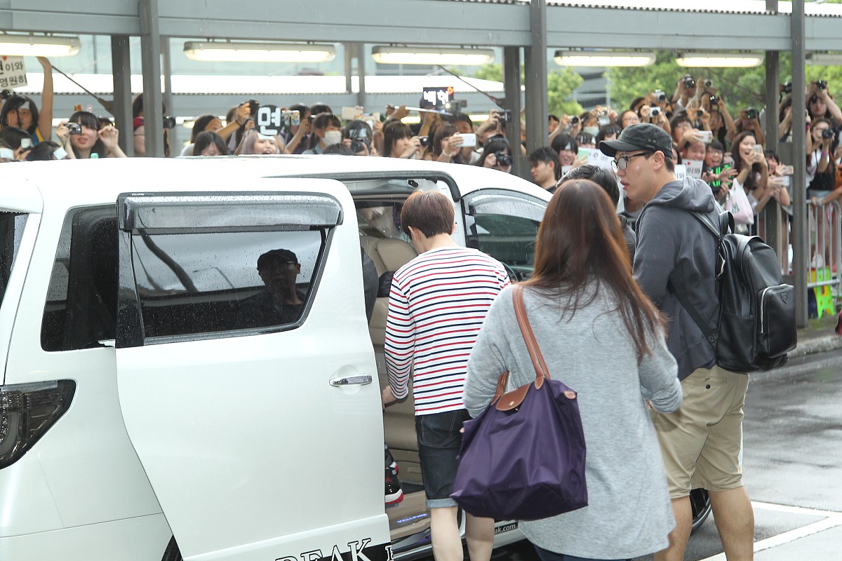 2014年6月29日,香港,韩国人气天团exo-<strong>k</strong>现身香港机场.***_***