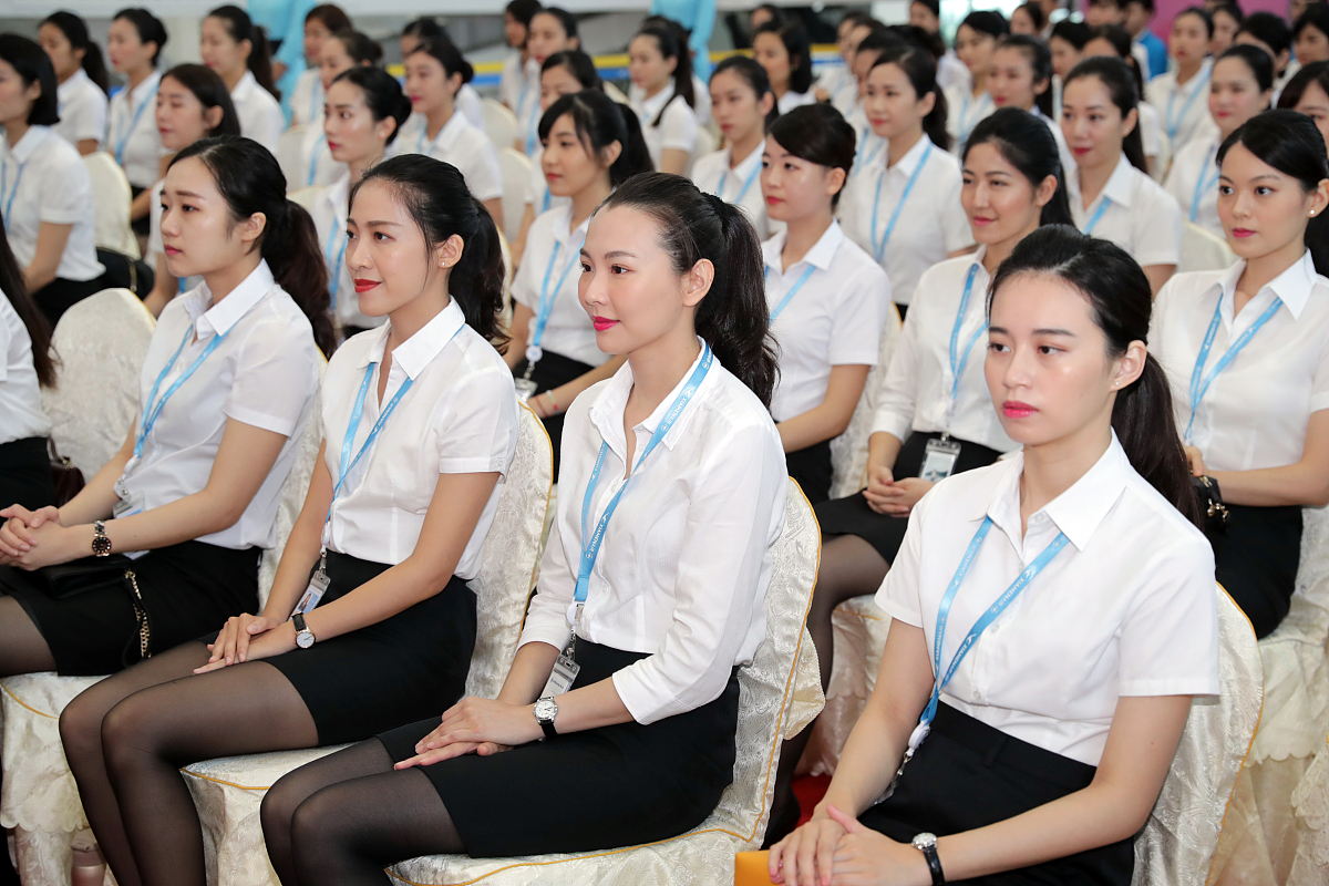 2020年毕业读空中乘务专业：优缺点分析及未来发展趋势