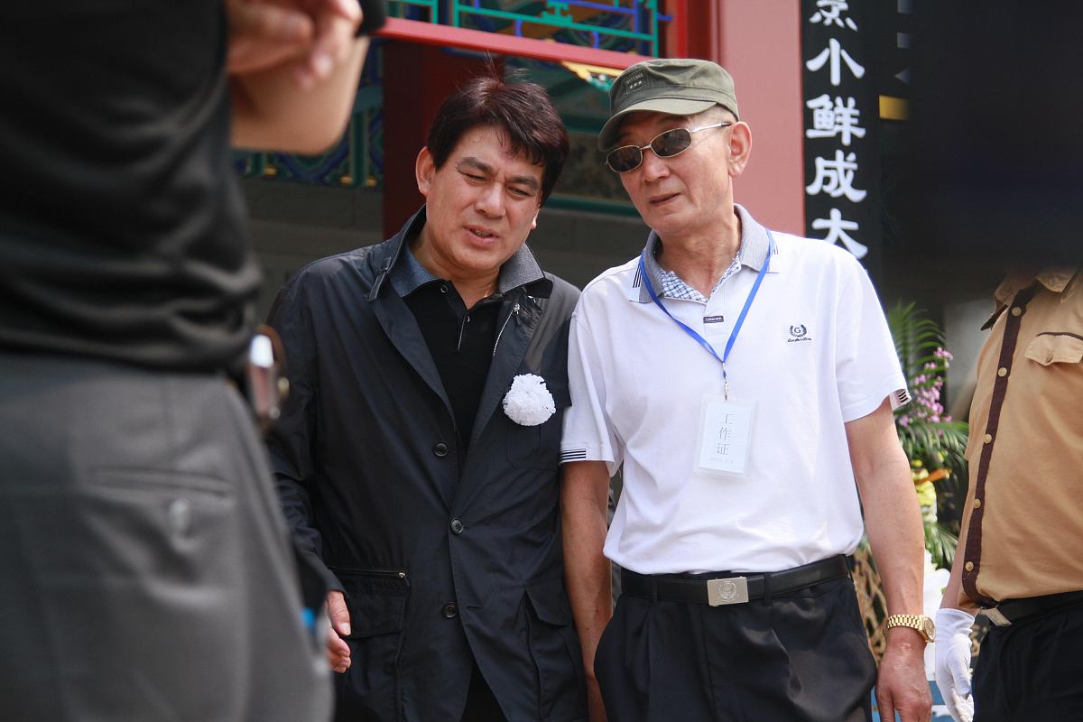 2012年07月04日,北京,黄宗洛葬礼在京举行.***_*** 朱时茂+++_+++黄宗