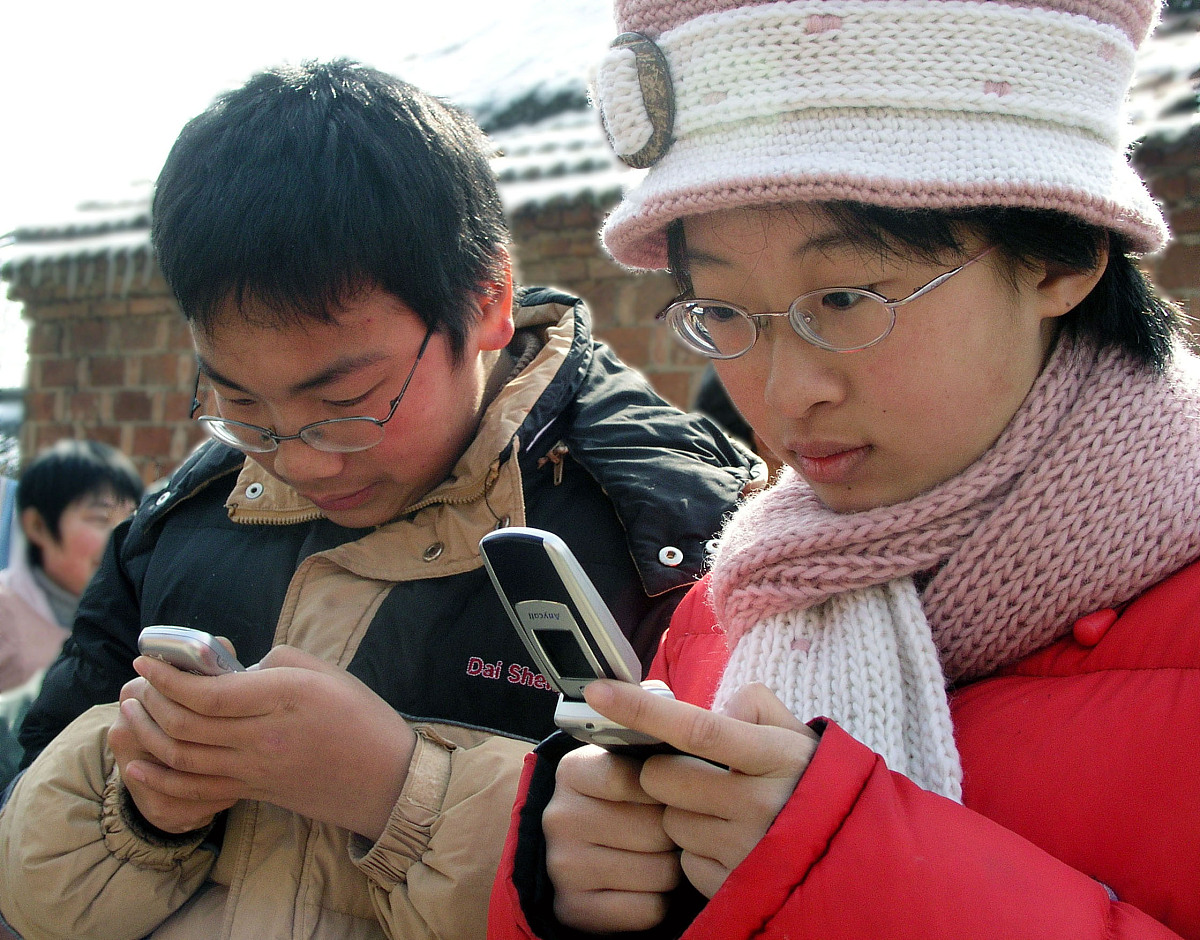 乡村留守儿童手机沉迷问题调查：七成看短视频，三分之一玩游戏