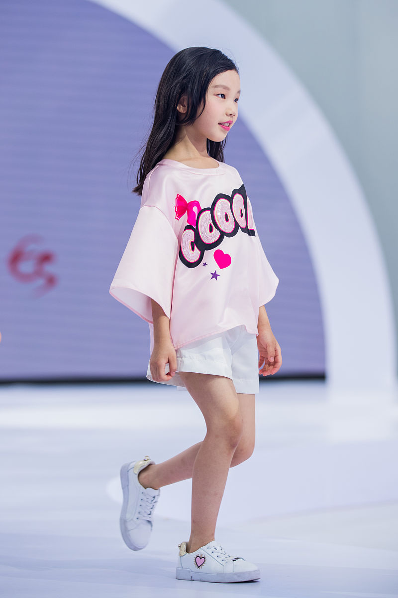 用奋斗之名，显中华风采：八百字作文范文