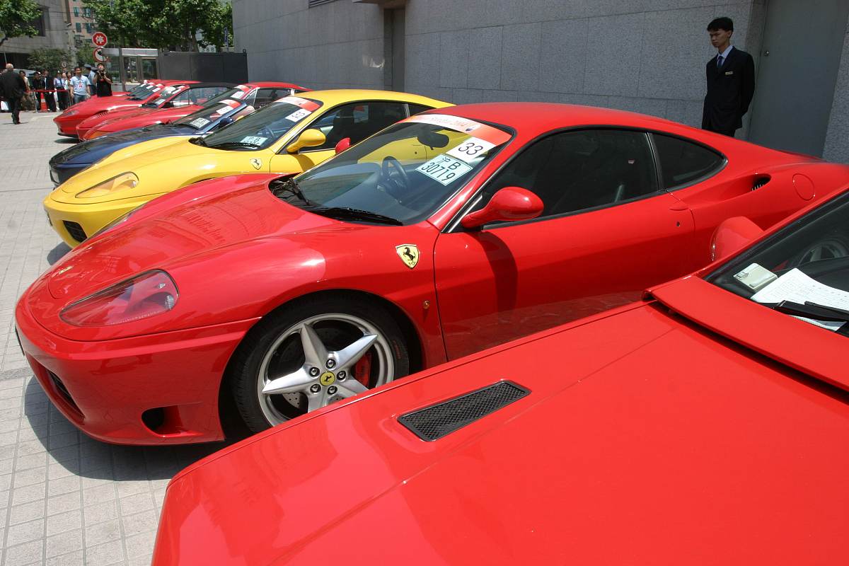 跑车极速 vs 性能：哪个更重要？