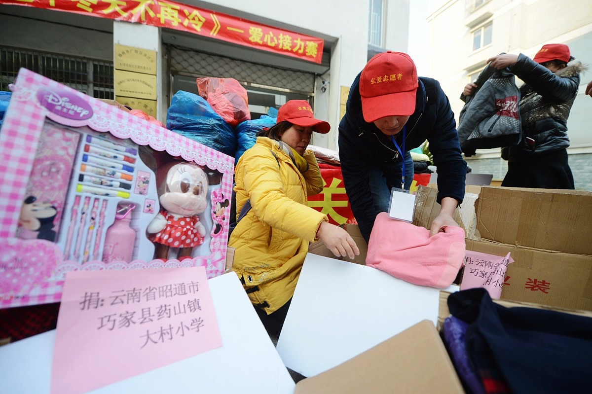 帮我写十篇寻访劳模参加义卖公益活动的记录与感想歌颂伟大的劳模精神7000字左右