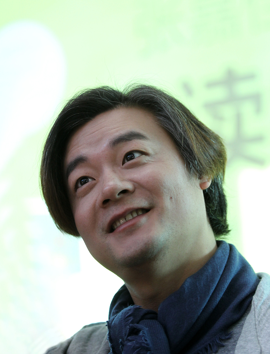 以张嘉佳写的让我留在你身边这本书写一篇读后感
