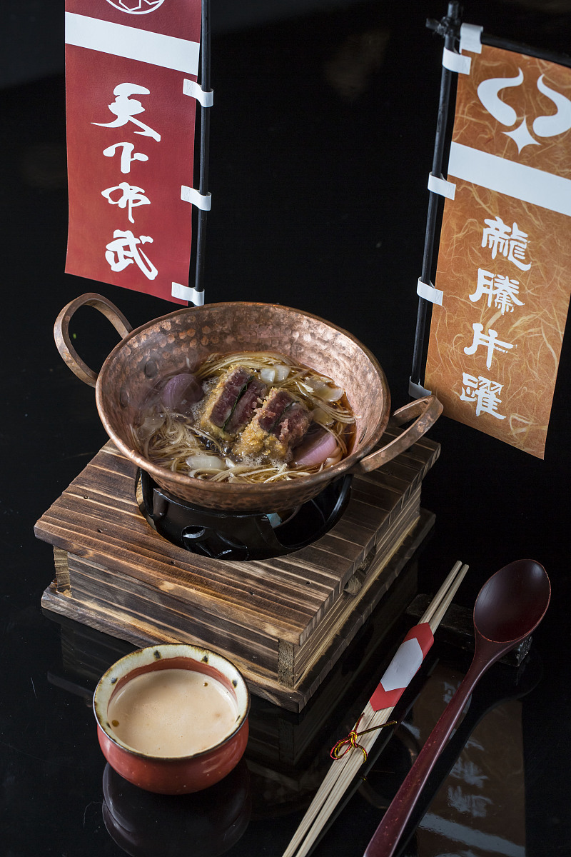 ***_***日本料理要求色自然,味鲜美,形多样,器精良,食材呼应季节,是用