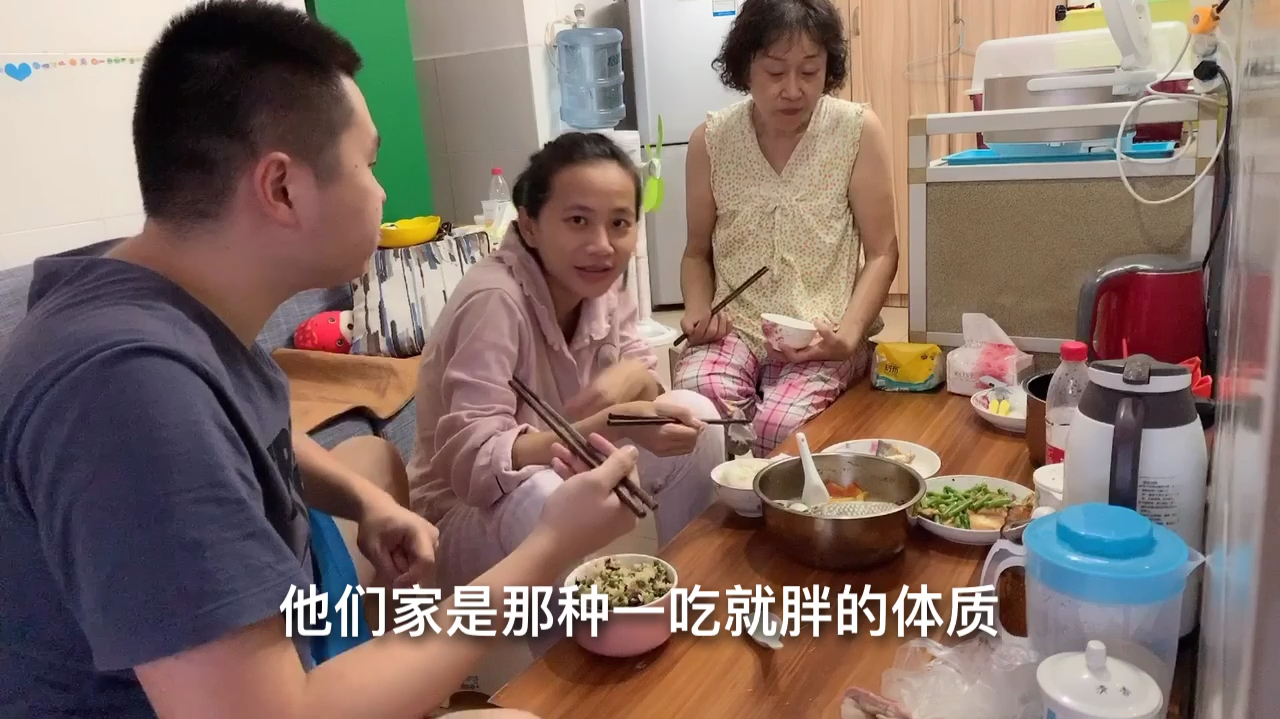 月子第十二天,好久没有坐一起吃饭了,边吃边聊家常,有说有笑