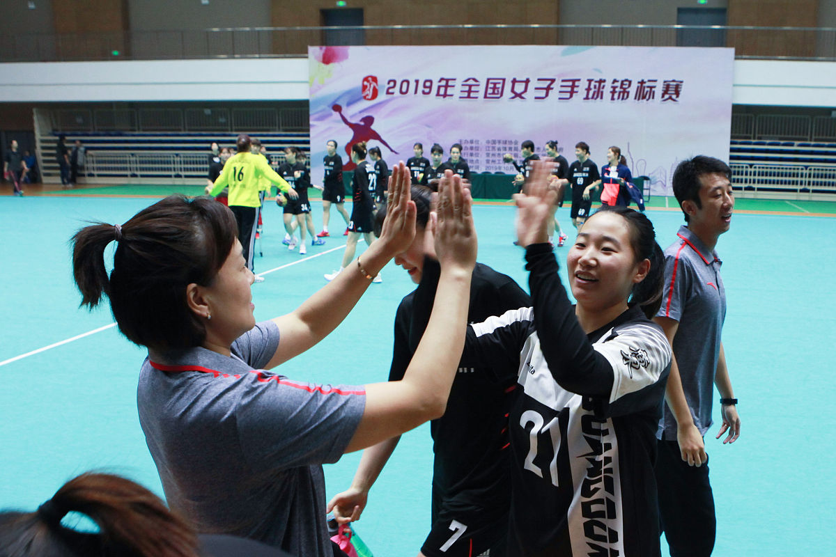 赞美鼓励学校运动员200字