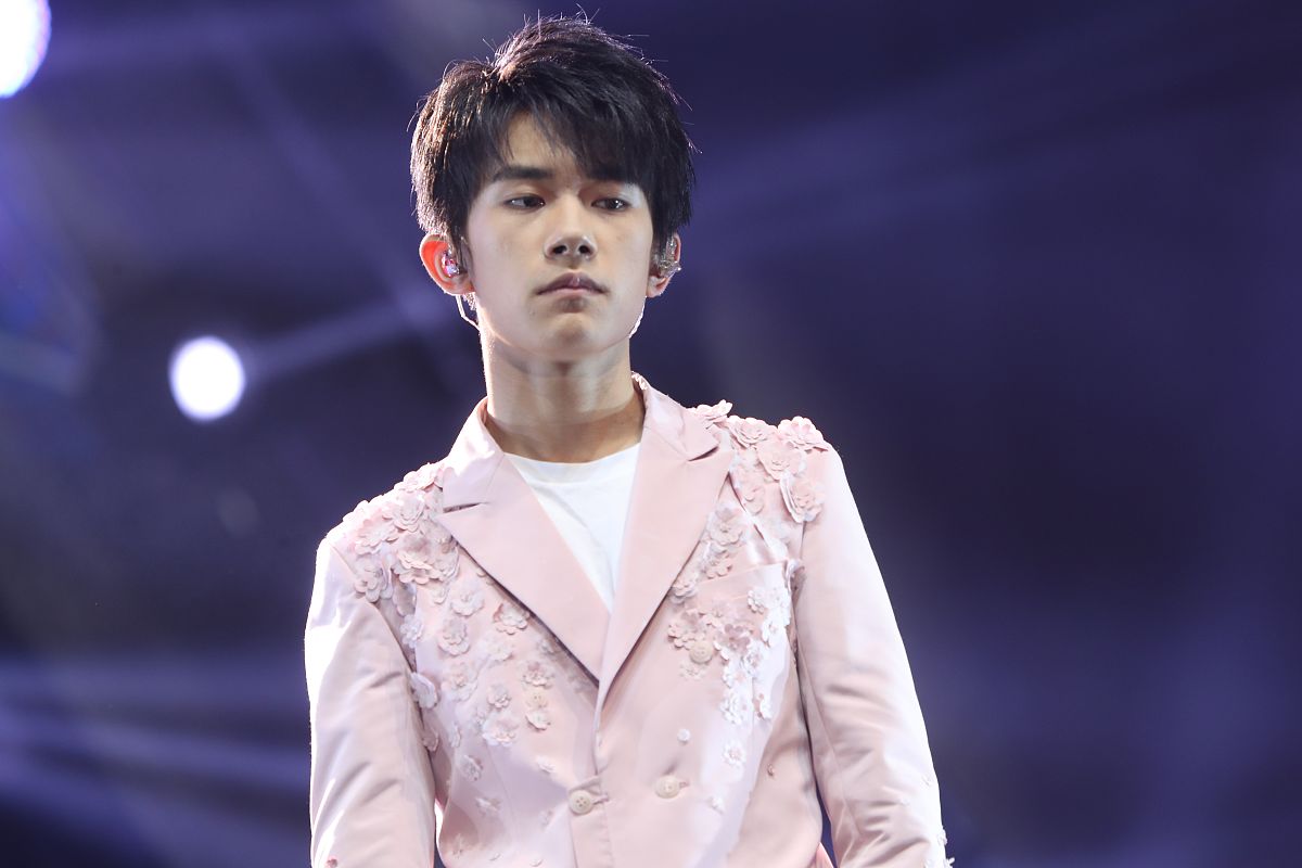 易烊千玺 - 中国人气偶像，歌手演员，TFBOYS成员