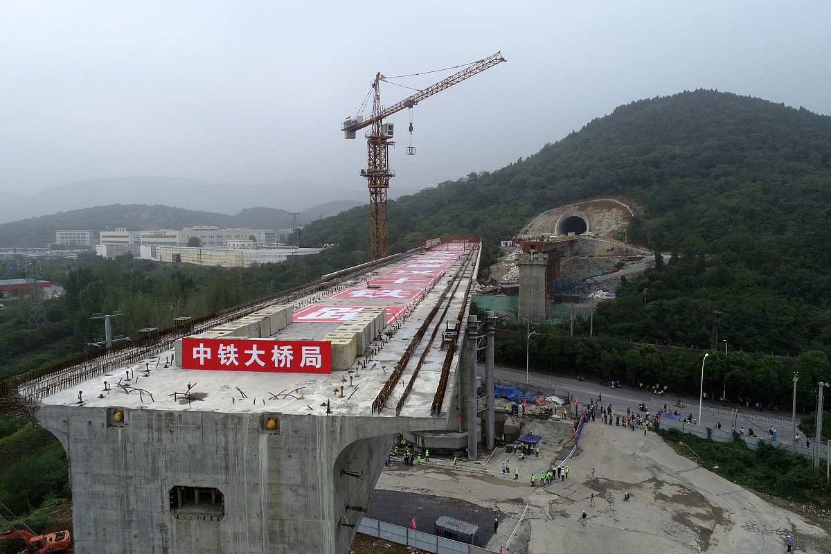 重庆市奉节职业教育中心道路与桥梁工程施工专业就业前景分析