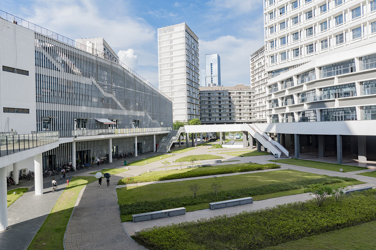 生物设计在综合医院景观中的应用研究：融合自然与医疗的创新模式