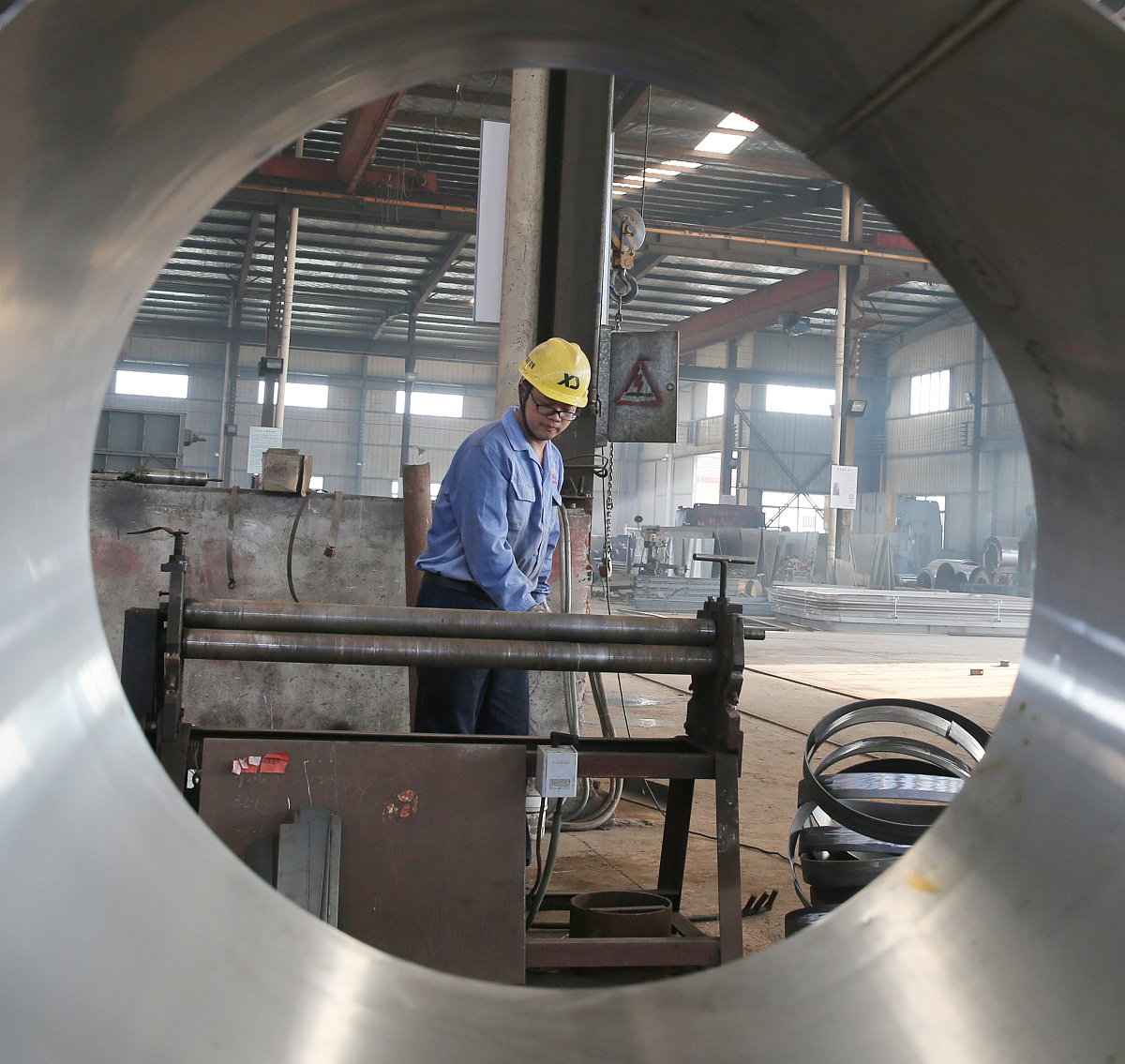 使用真空炉热处理时出现材料表面硬度偏高时应如何考虑改善热处理工艺