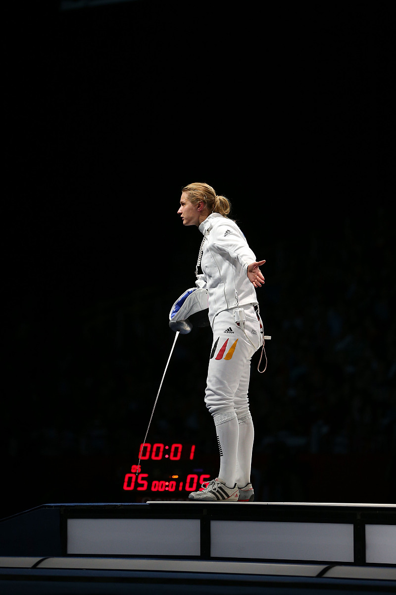 你是一个EXCEL使用专家有这样一个问题：我需要批量将选定表格里面的数值乘以3请问如何实现