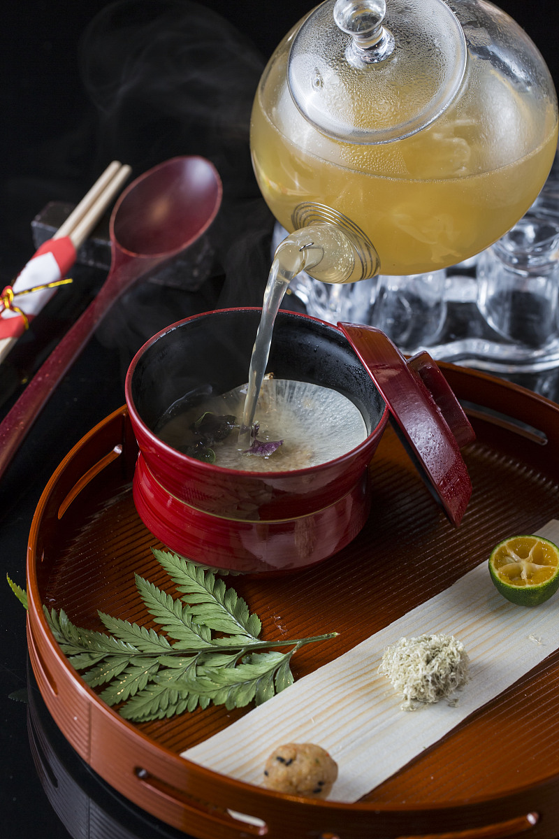 ***_***日本料理要求色自然,味鲜美,形多样,器精