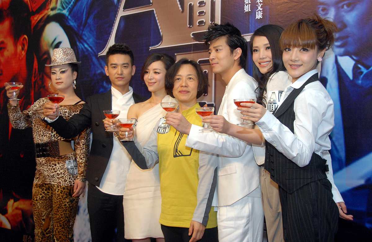 2010年4月27日,杭州,电影《a面b面》举行演员见面会.***_***+++_+++a