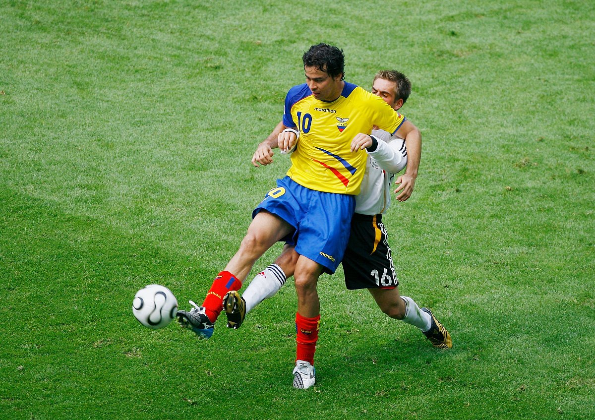 2006年6月20日,世界杯a组,德国3-0大胜厄瓜多尔.卡维德斯与拉姆争抢  