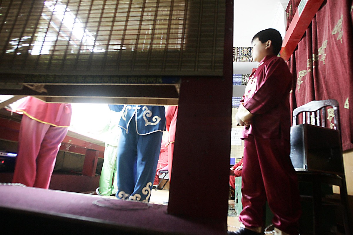 深度参与筹备木耳节相关工作当中接着写