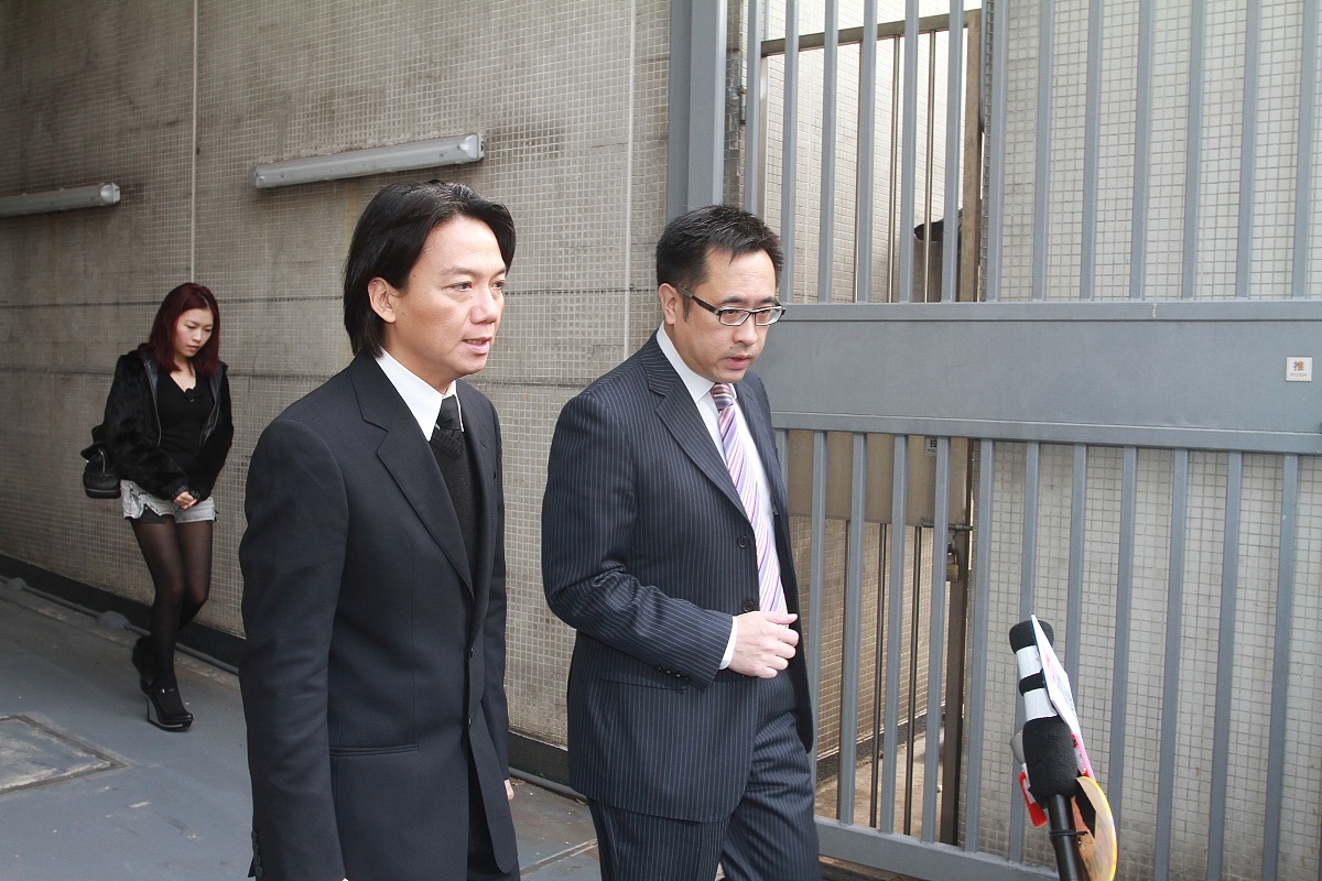2011年1月25日,香港,吴国敬就刑事恐吓一事提堂.***_***+++_+++翻案,