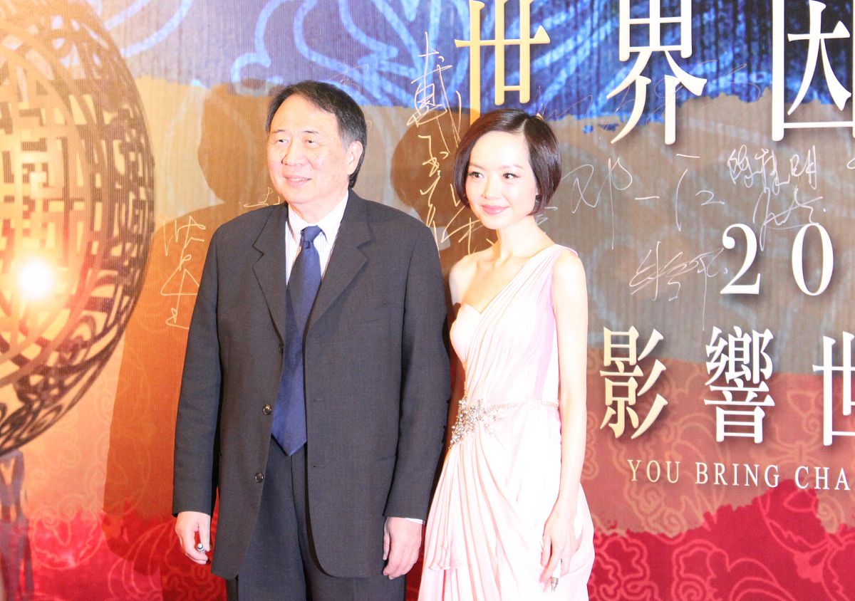 2012年3月31日,北京,《<strong>世界</strong>因你美丽-影响世界华人盛典2011至2012》在