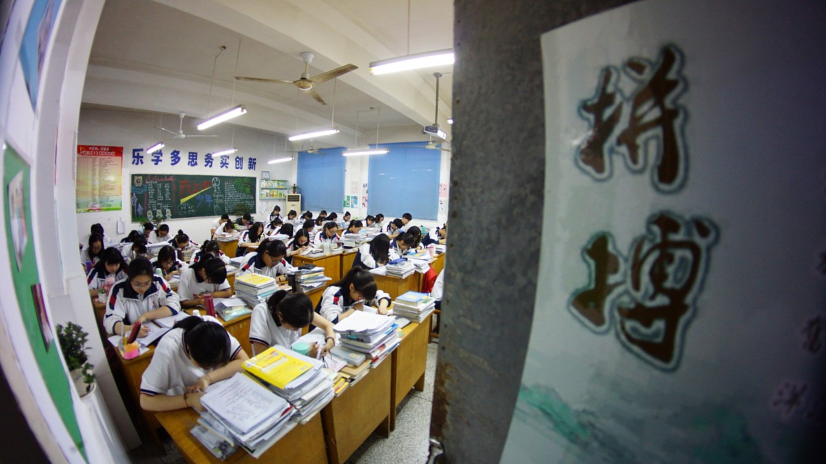 高中生停课标准：违反校规、道德和影响学校形象