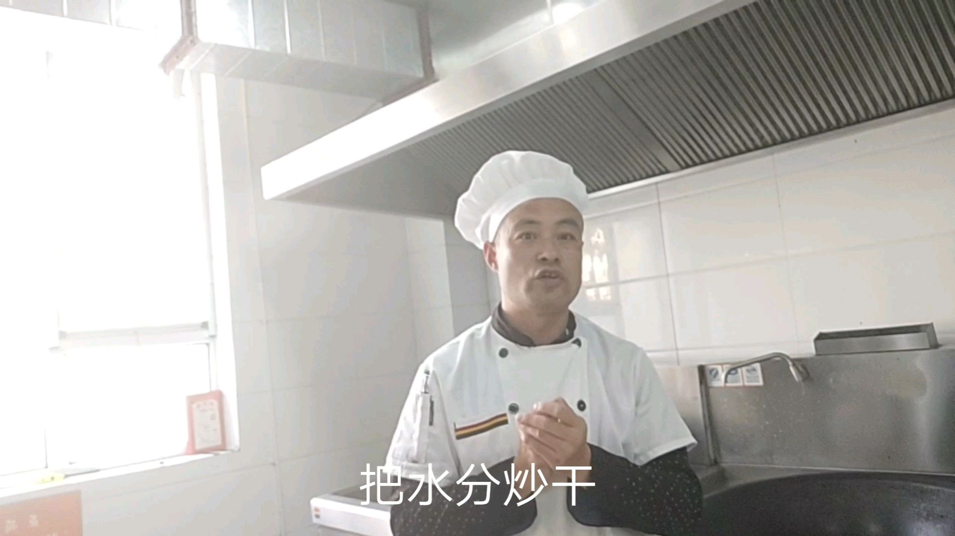 天冷了,五花肉豆腐皮波菜做个炖菜吧。有汤有菜,又香又下饭