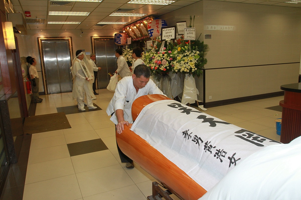 北京长峰医院大火遇难人数已经升至29人。这是火灾劫难后的住院部东楼。痛心至极不忍直视愿逝者安息！