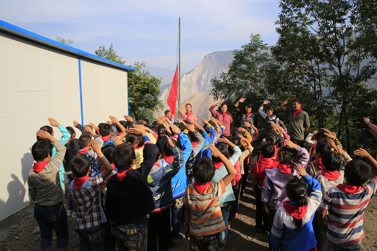 给我写一篇五百字的小学生升旗仪式演讲稿