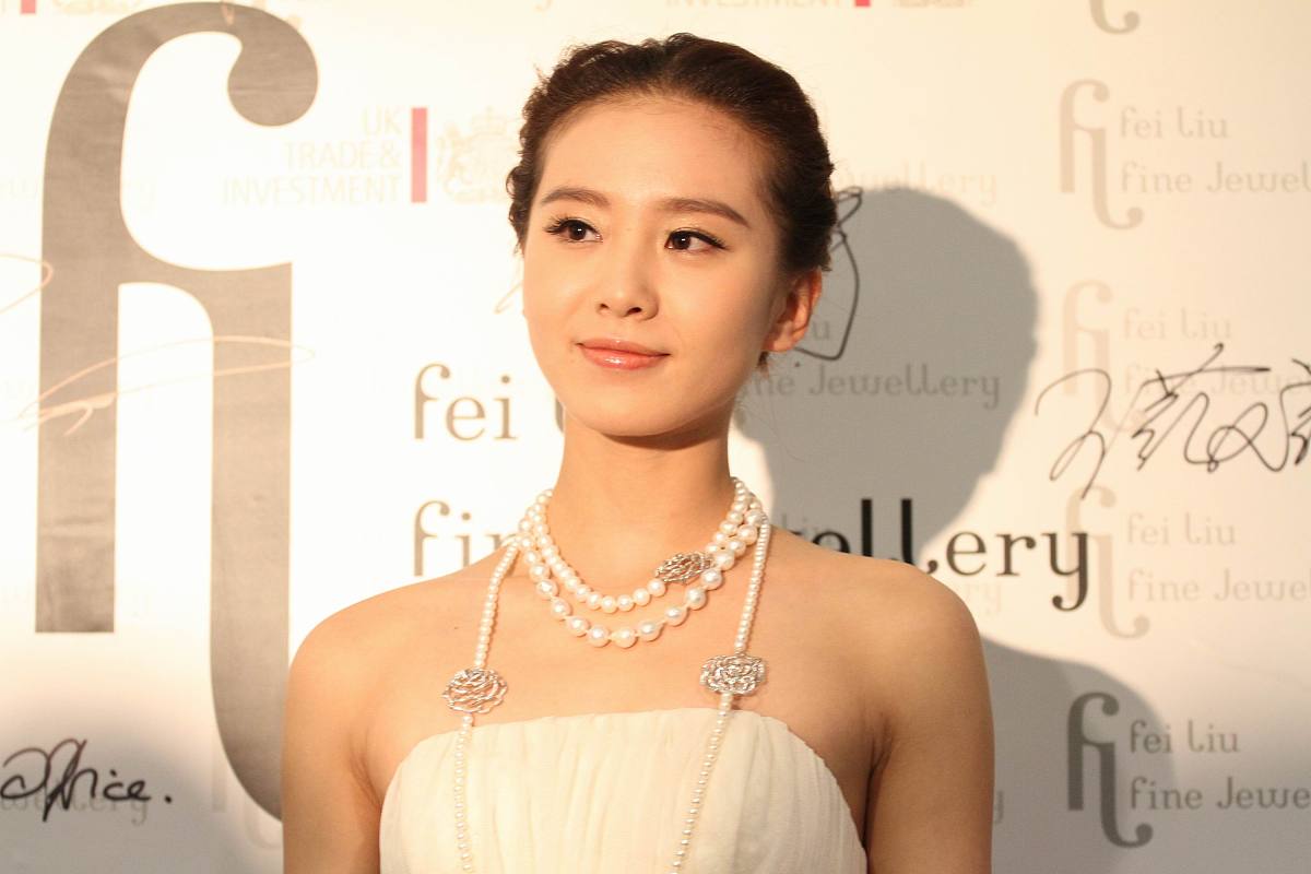 2011年11月08日,北京,刘诗诗出席某时尚品牌代言活动.***_***刘诗诗++