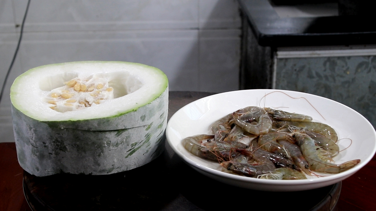 冬瓜搭配虾仁一起做最好吃,营养丰富,口感香甜,夏天要多吃