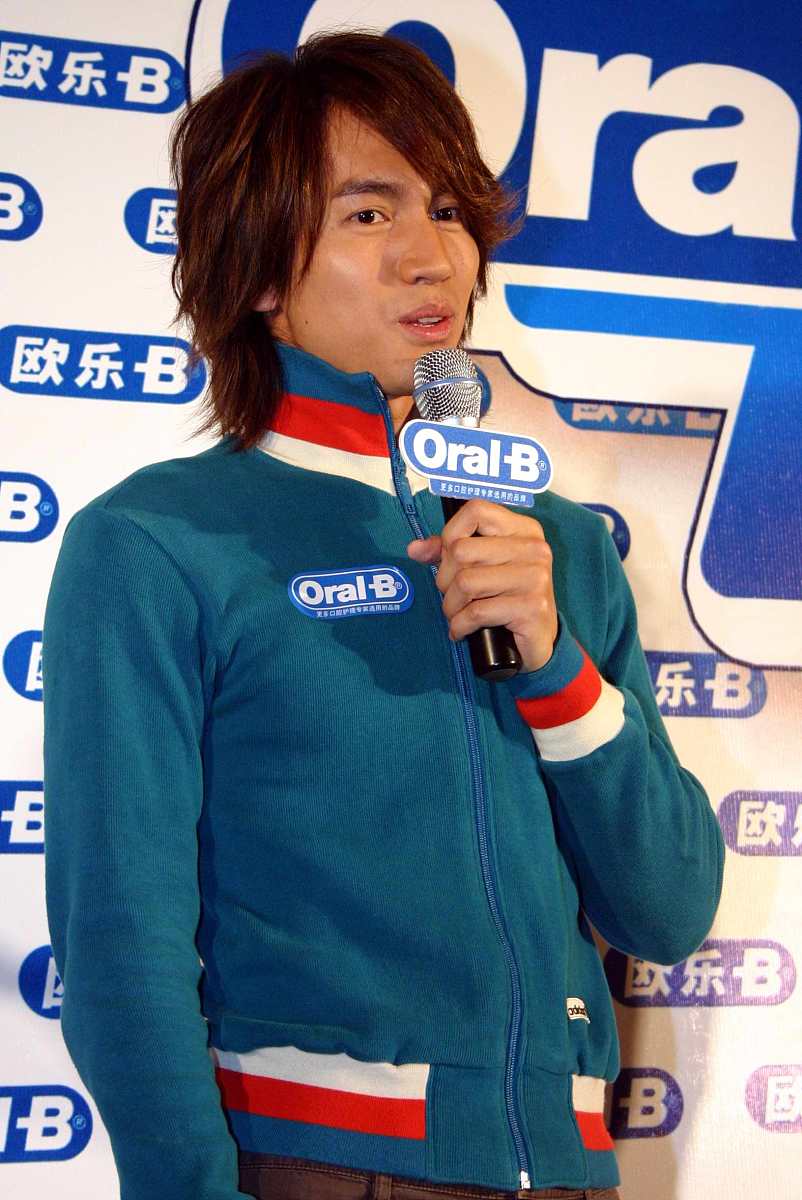 2006年2月20日,上海,言承旭出席其代言的牙膏品牌欧乐oral-b的宣传活