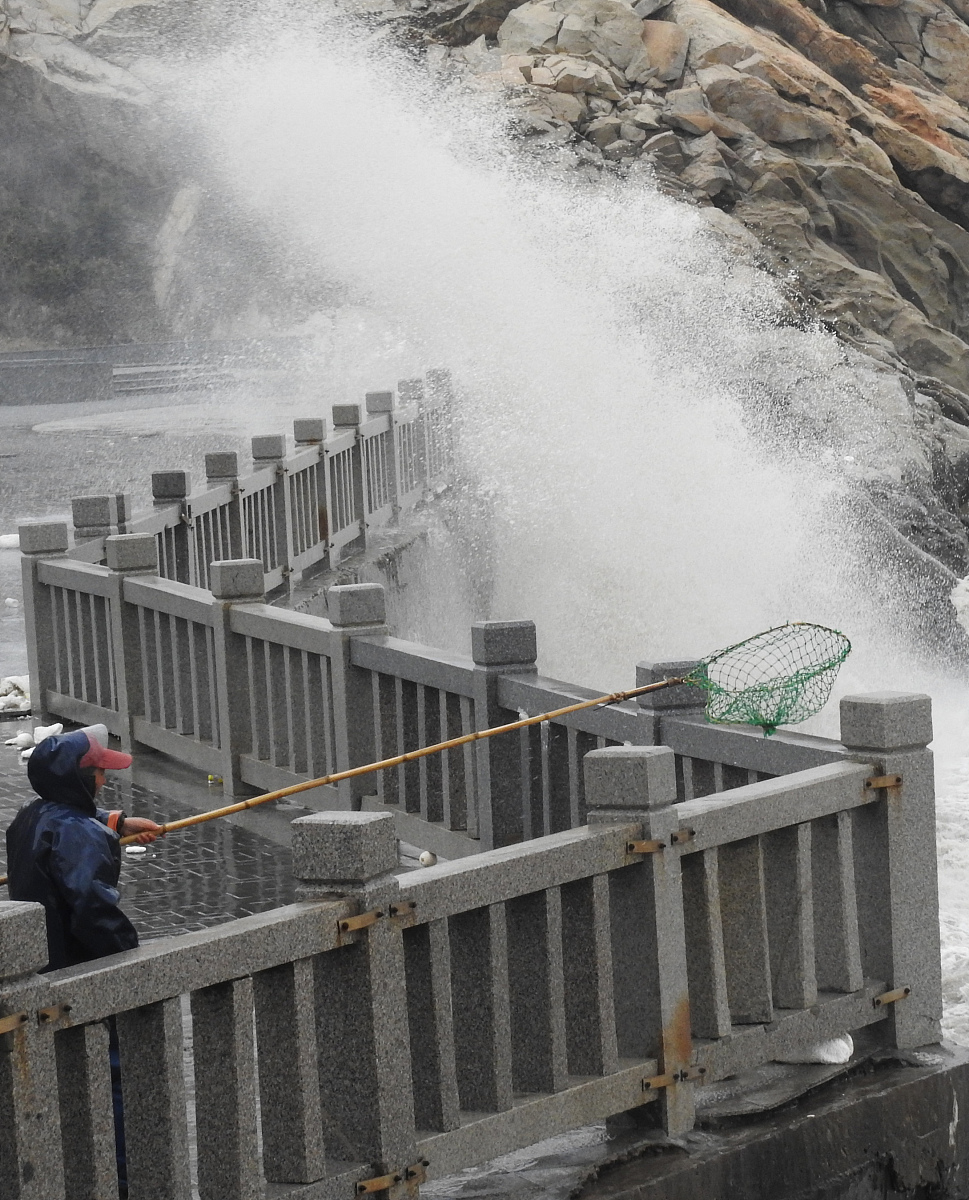 抢关管汇闸门：控制水流的钢铁卫士