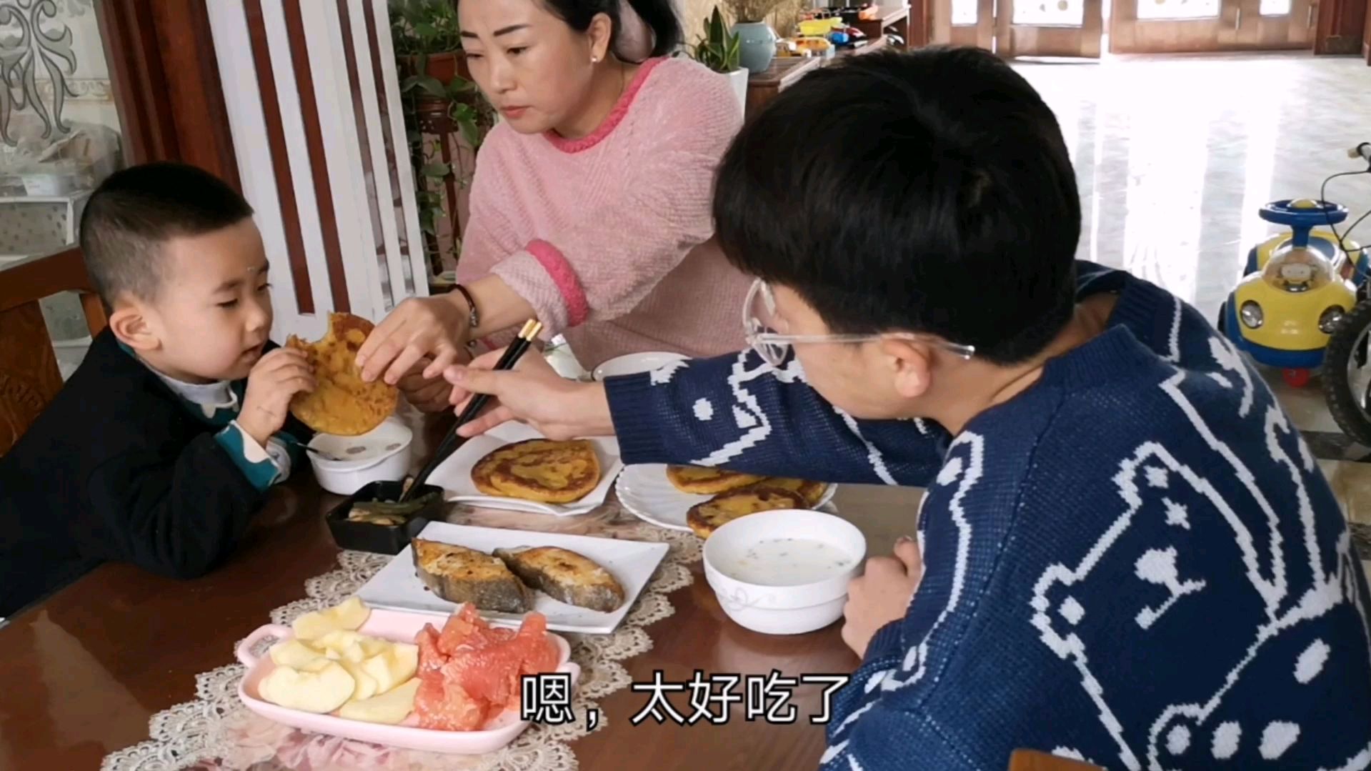 周末两餐并一餐,南瓜馅饼 比目鱼 奶粉坚果麦片,简单不失营养
