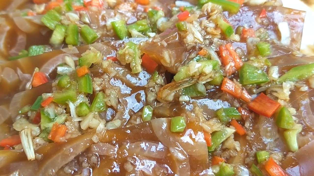 这才是猪皮冻最好吃的做法,精心熬制,口感爽滑,上桌都是端两盘