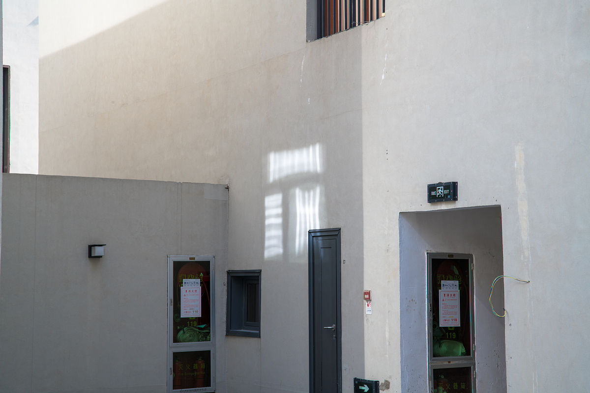 骨灰寄存用房为何不使用水灭火设施？规范依据详解