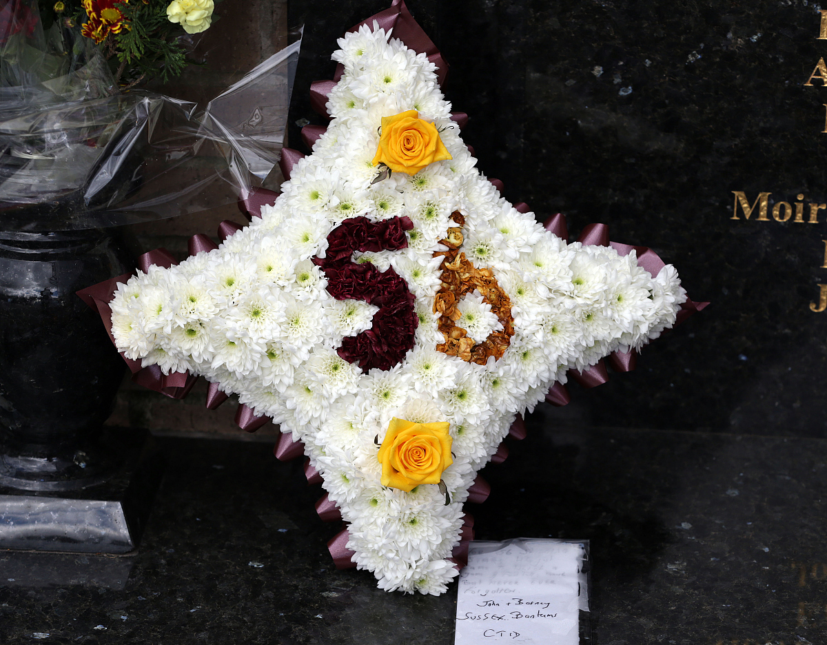 2015年4月25日,英国布拉福德,"山谷阅兵场"大火惨案30周年,纪念活动纷