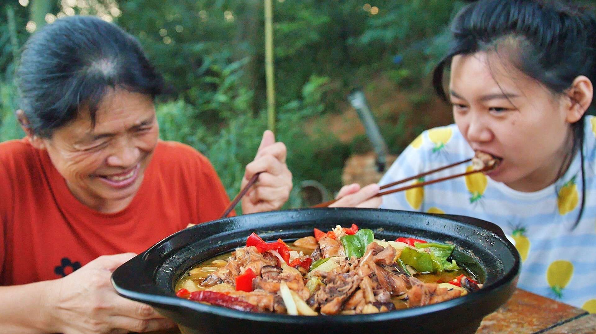 30块钱买了2个鸡腿,老妈炖了一锅黄焖鸡,比饭店还好吃