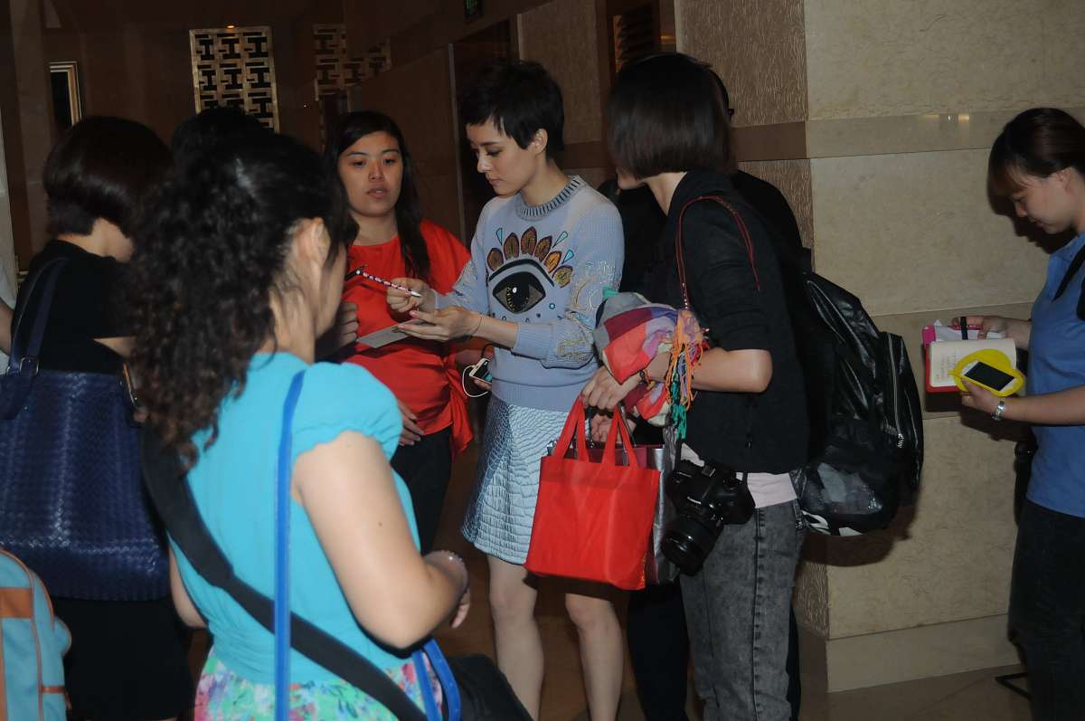 足浴店偶遇小学女同学：跌宕起伏的爱情故事